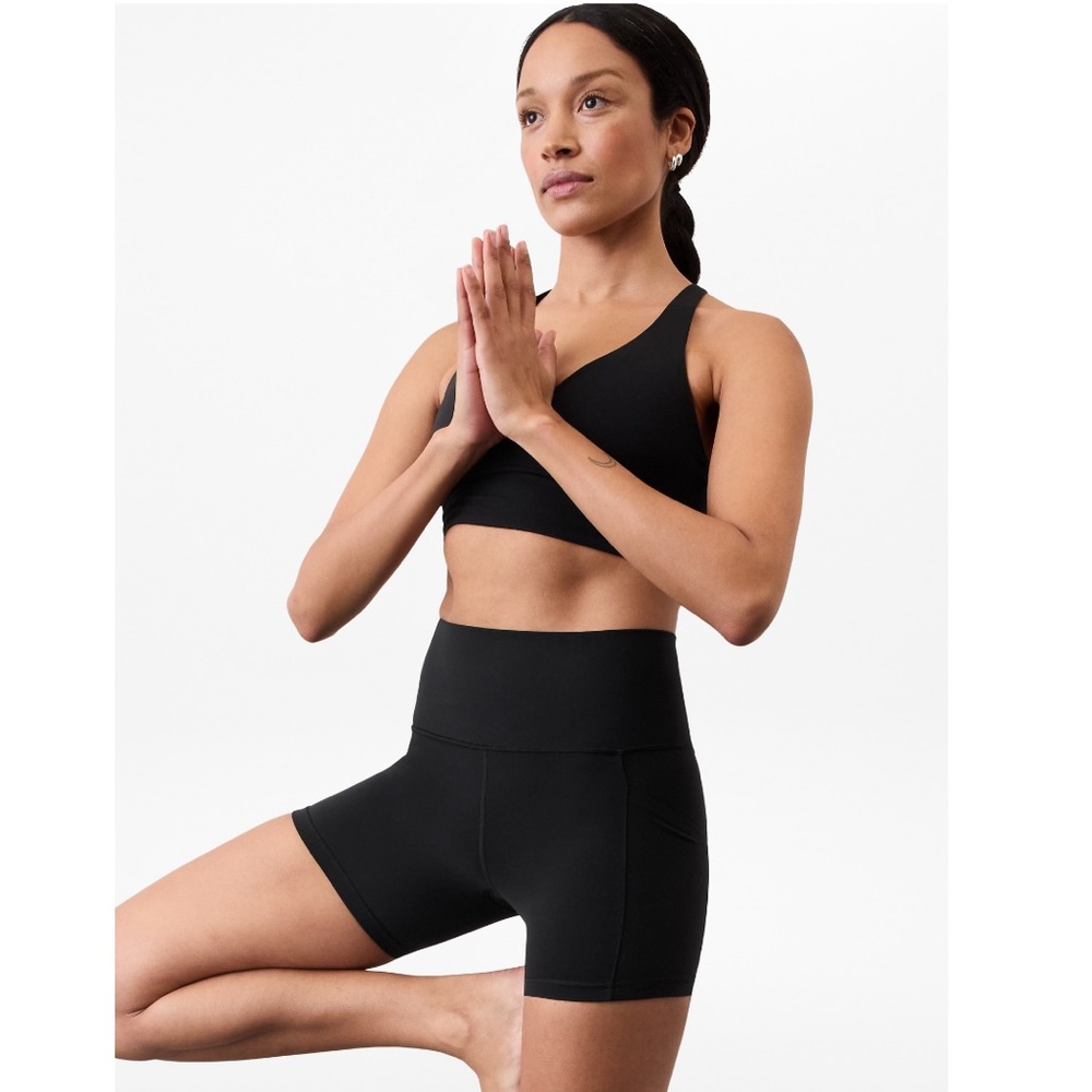 NWT Athleta Salutation Stash Pocket II 5" Short - Picture 3 of 10
